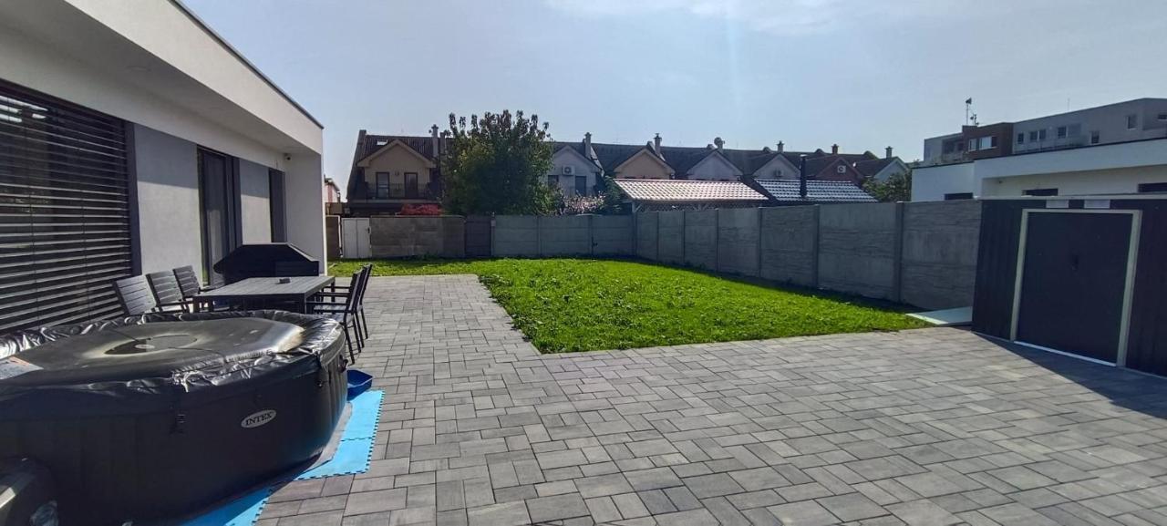 Klimatizovany Apartmanovy Dom S Virivkou, 9B Villa Janosikova Екстериор снимка